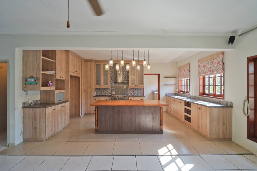 4 Bedroom Property for Sale in Cove Rock Eastern Cape